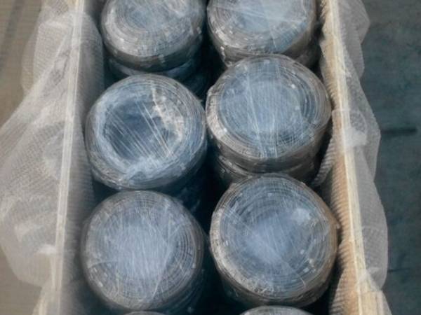 Coil the cable mesh up and wrap it with plastic film tightly