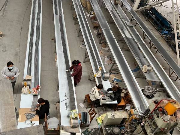 Production equipment workshop display of cable mesh