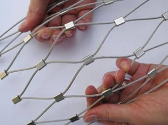 A ferrule type stainless steel cable mesh is flexible enough to be stretched by hands.